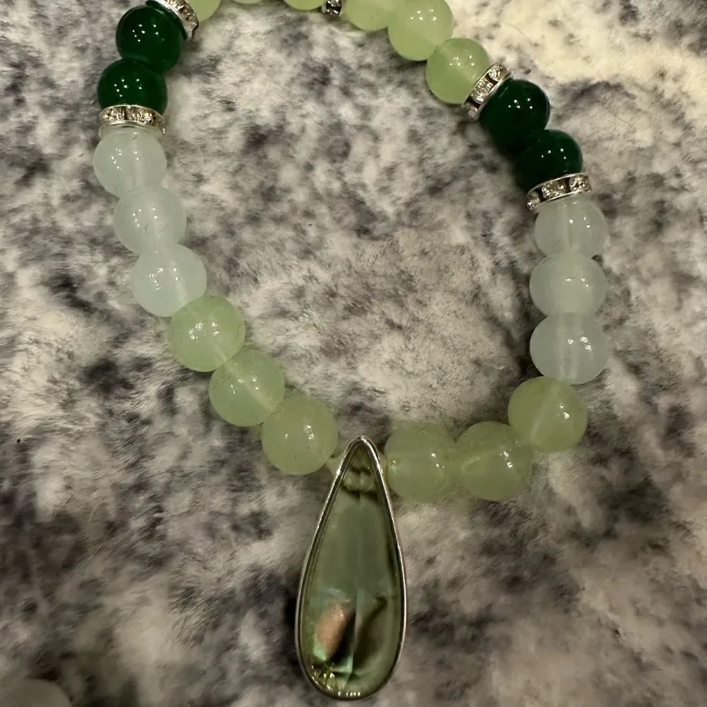 Glass beads stretch bracelet with charm